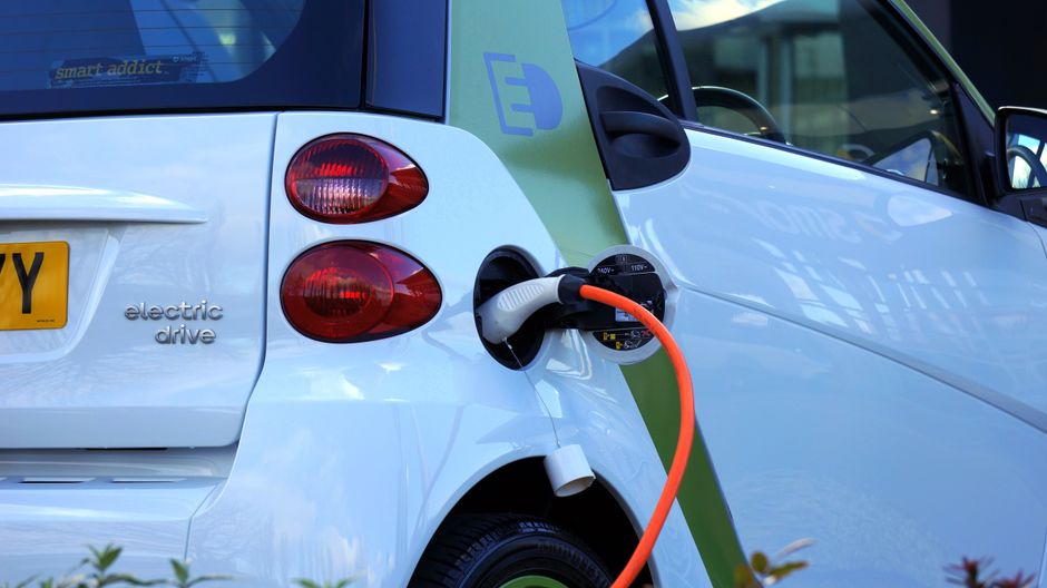 Understanding the True Cost of Replacing an Electric Vehicle Battery